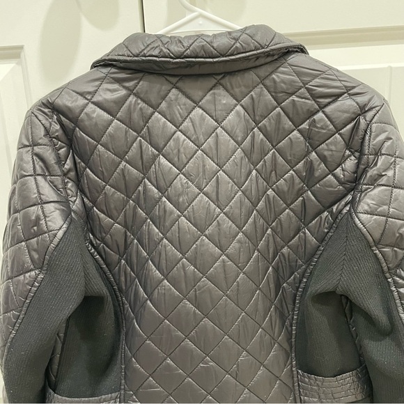 Marc New York. Andrew Marc. Women’s Coat Size Medium. Black with Gold. Quilted. - Picture 11 of 11